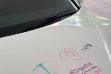 新加坡最有爱的画板，这位爸爸指定不舍得擦
