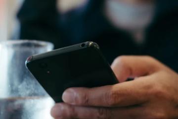 男子网购酒精饮料遭转走逾10万存款 骗子用赃款买走四名表