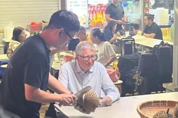 实拍！在新加坡吃饭偶遇比尔盖茨！