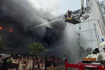 淡滨尼工业大厦火势受控 但建筑物结构不稳定