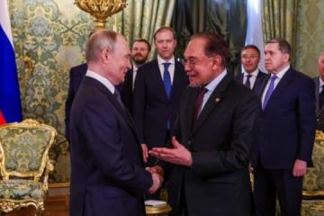 安华访俄重提MH17事件 称普京承诺愿配合独立调查