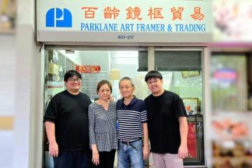 传统裱框生意交第二代转型 父亲：我是他们最坚实靠山