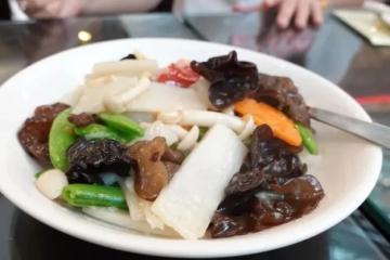 新加坡老饕私藏店！三水姜茸鸡、老火汤、鲍鱼海鲜煲、柚子蜜汁小猪扒……