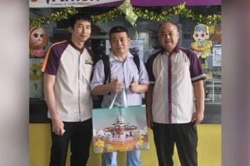 大意乘客1万元现金留巴士上 转换站员工和车长助“原银归主”