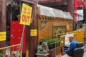 辱骂其他卖纸巾老人 ‘独脚帮’横行 四马路观音堂