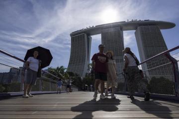 走在户外几分钟皮肤就灼热刺痛？　这并非错觉天气真的很热