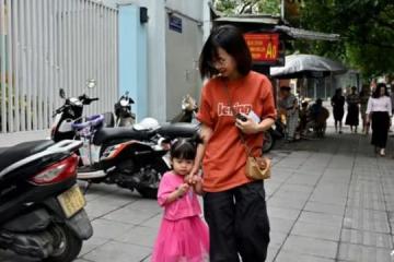 越南生育率持续下降 当地政府取消二胎政策