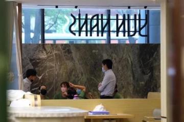 新加坡云海肴供餐含病菌，店内蟑螂横行！字节跳动员工曾中招