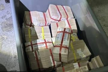 泰国女子垃圾场捡到塑料箱 内藏逾47万现金
