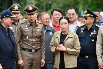 泰国首相前往同柬埔寨接壤的边境地区视察 借此缓和紧张情绪
