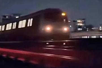 地铁惊魂！深夜擅闯轨道拍列车，SMRT 报警，警方介入调查