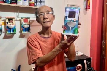 巧手造“迷你厕所” 74岁退休阿叔：要充实过生活