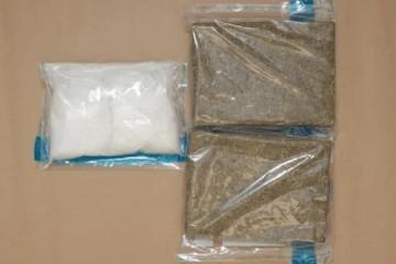 被追捕时将毒丢河逃跑 外籍男子两天后被捕